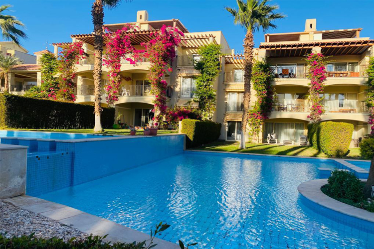 Studio with pool view in veranda - 3